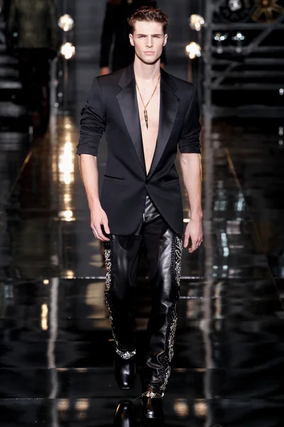 Look 48